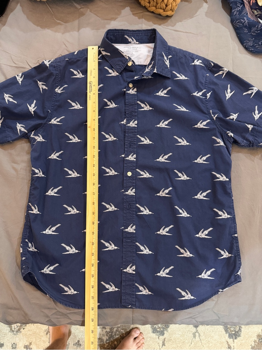 Banana Republic Men's Navy Short-Sleeve Button-Up Shirt with White Bird Print
